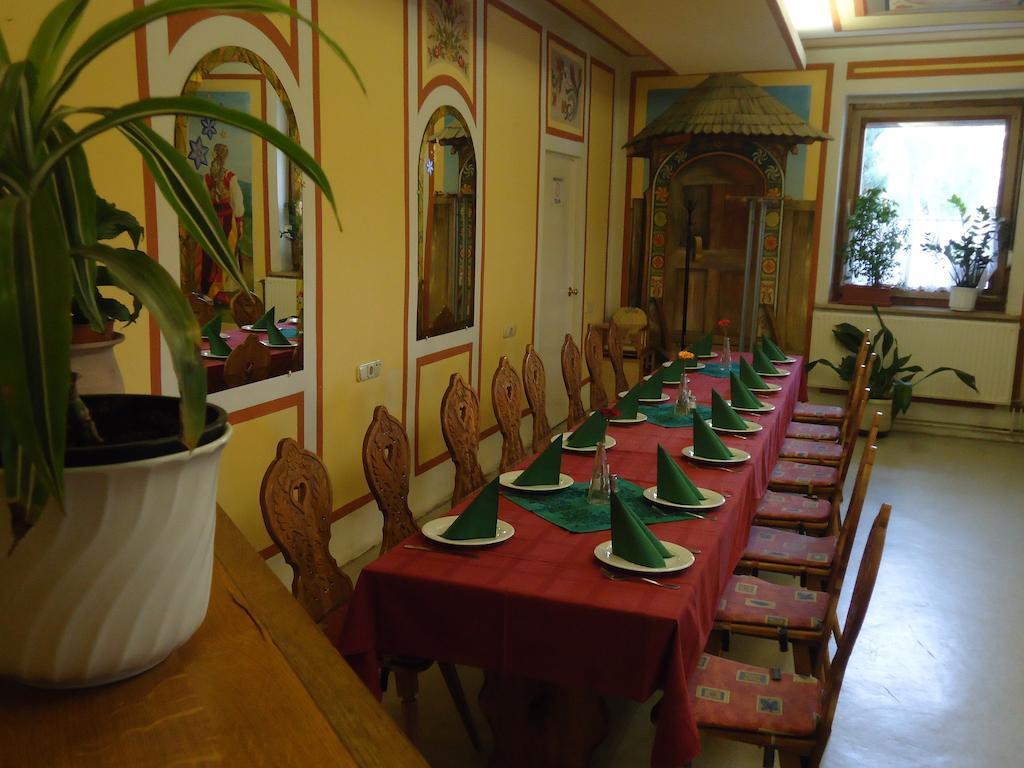 Czermann Panzio Es Etterem Hotel Oroszlány Eksteriør billede