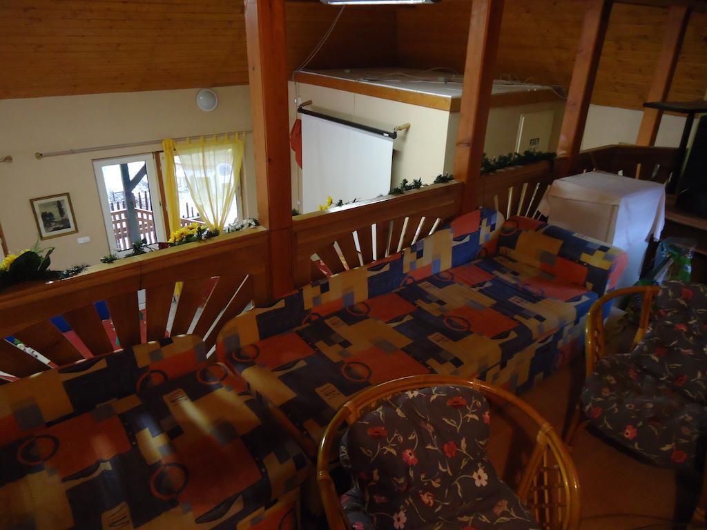 Czermann Panzio Es Etterem Hotel Oroszlány Eksteriør billede