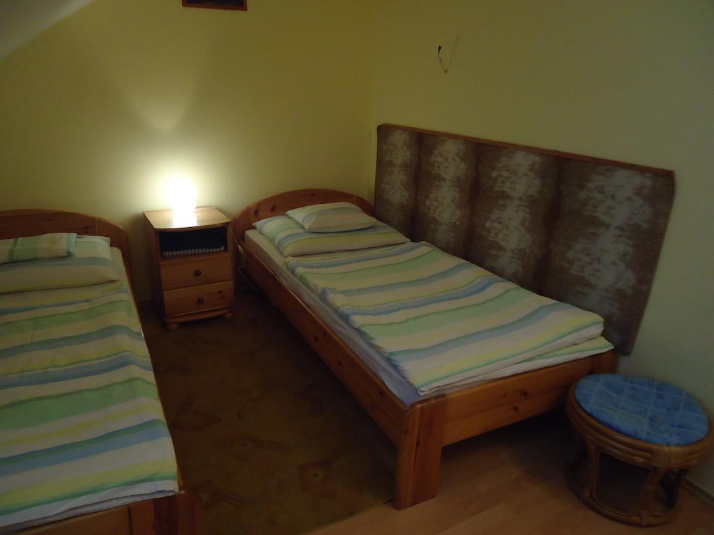 Czermann Panzio Es Etterem Hotel Oroszlány Eksteriør billede