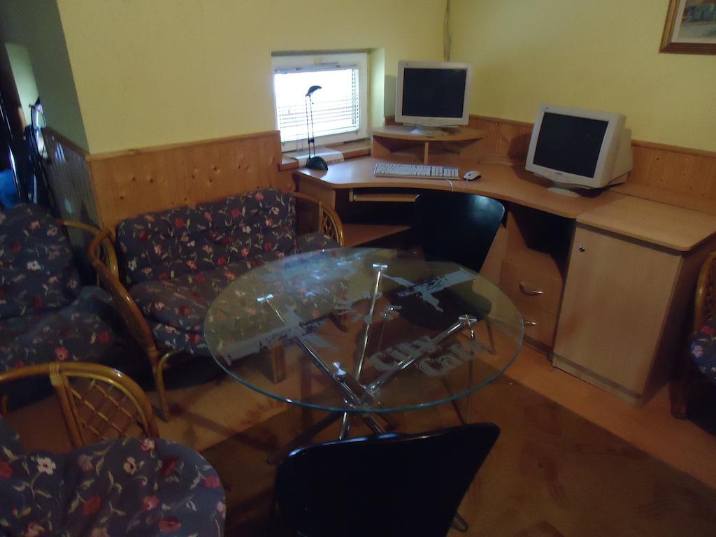 Czermann Panzio Es Etterem Hotel Oroszlány Eksteriør billede